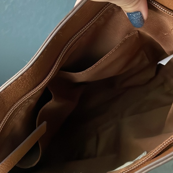 ❤️🔥SOLD❤️🔥Universal Thread Shoulder Bag - Picture 5 of 8